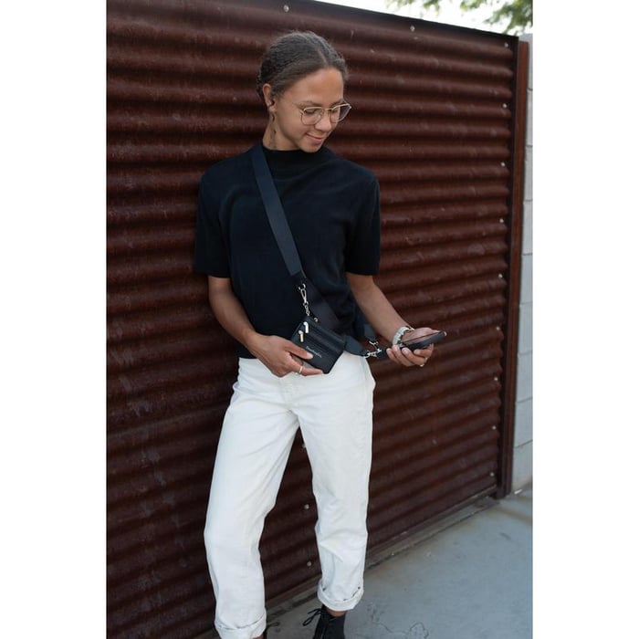 Telefongurt mit ReiĂverschlusstasche