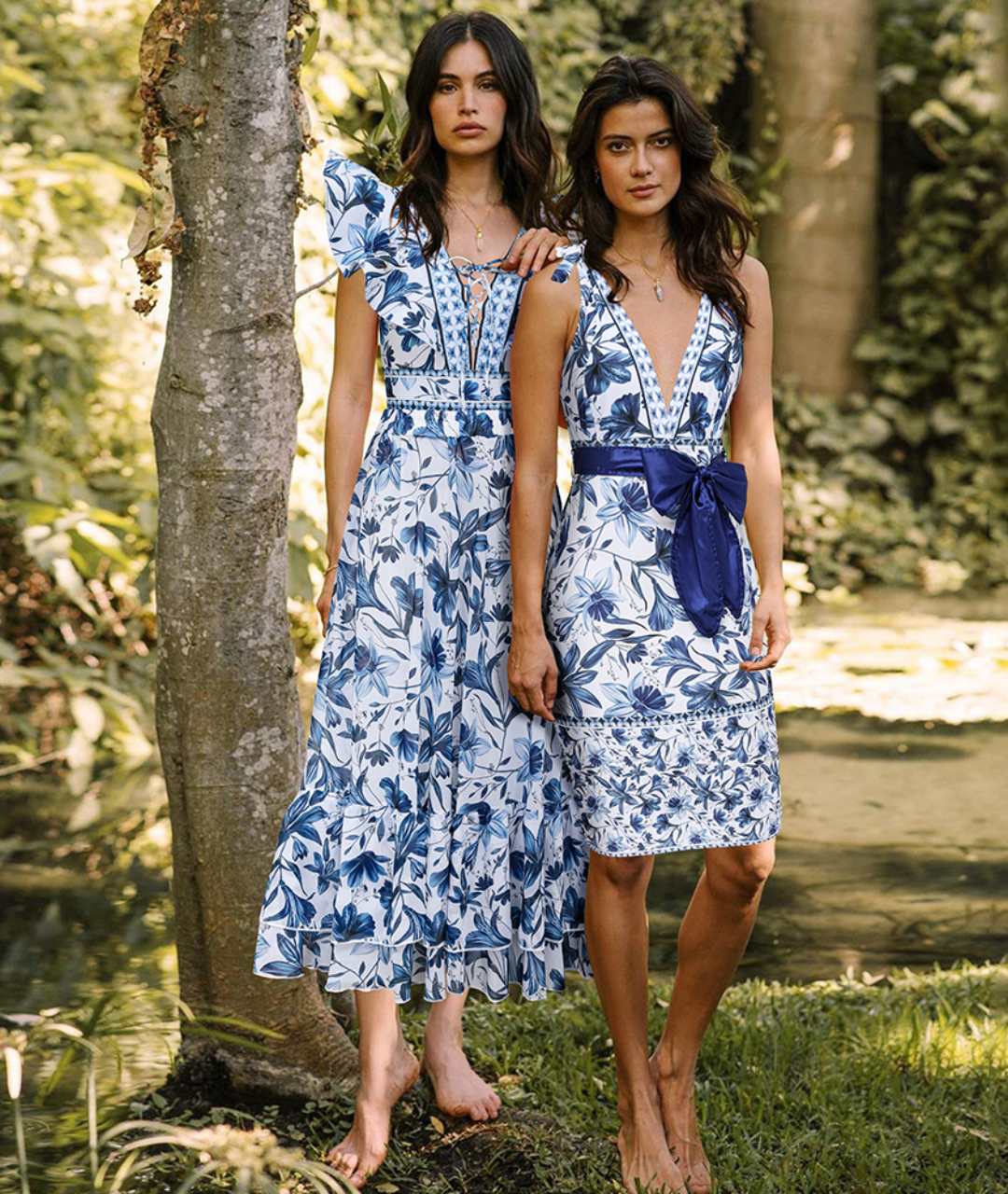 V-Ausschnitt Einteiler Badeanzug mit passendem Rockset